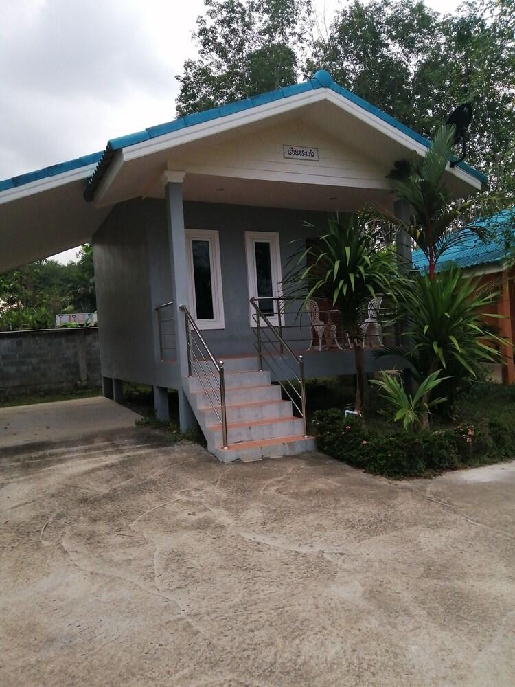 Oyo 75515 Sairung Farmstay Krabi By Eksteriør billede